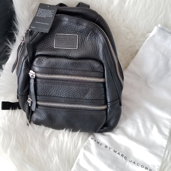 marc jacobs black leather backpack